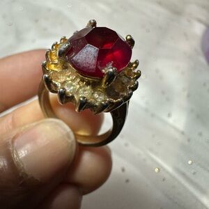 Vintage faux ruby gold-tone cocktail women Ring/3 stones missing